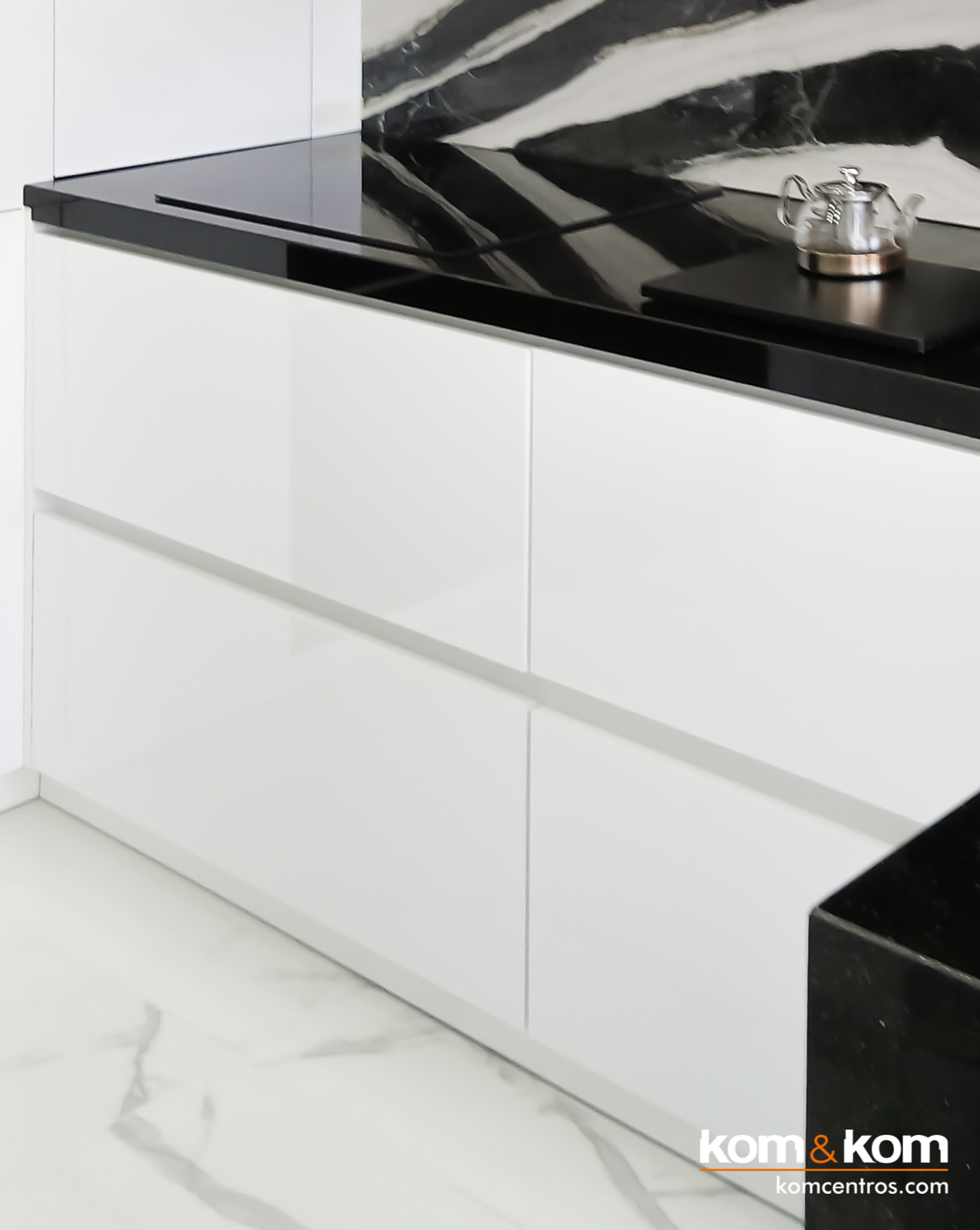 puertas blancas sin tiradores sistema gola en cocina moderan brillante